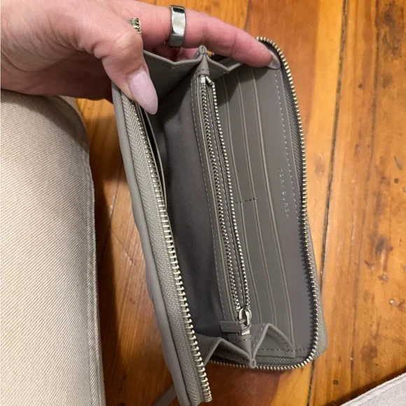 Tory Burch  Gray Quilted Women's Clutch - Picture 4 of 5